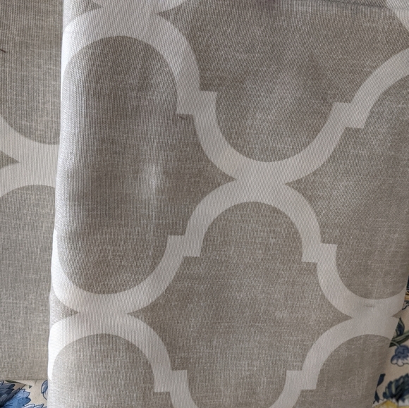 Drapes - Picture 2 of 2